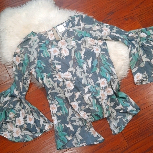 LC Lauren Conrad Tops - Lauren Conrad Crane Belle Sleeve Blouse